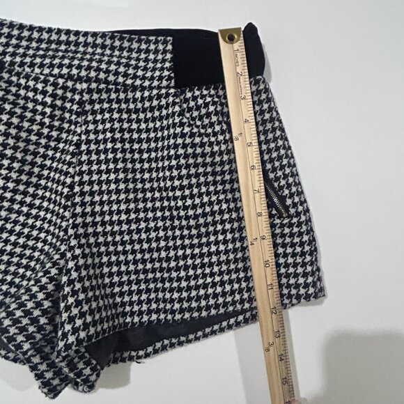Five Plus Shorts Womens Large, Runs Smaller, Black White Houndstooth Lined - Picture 3 of 15